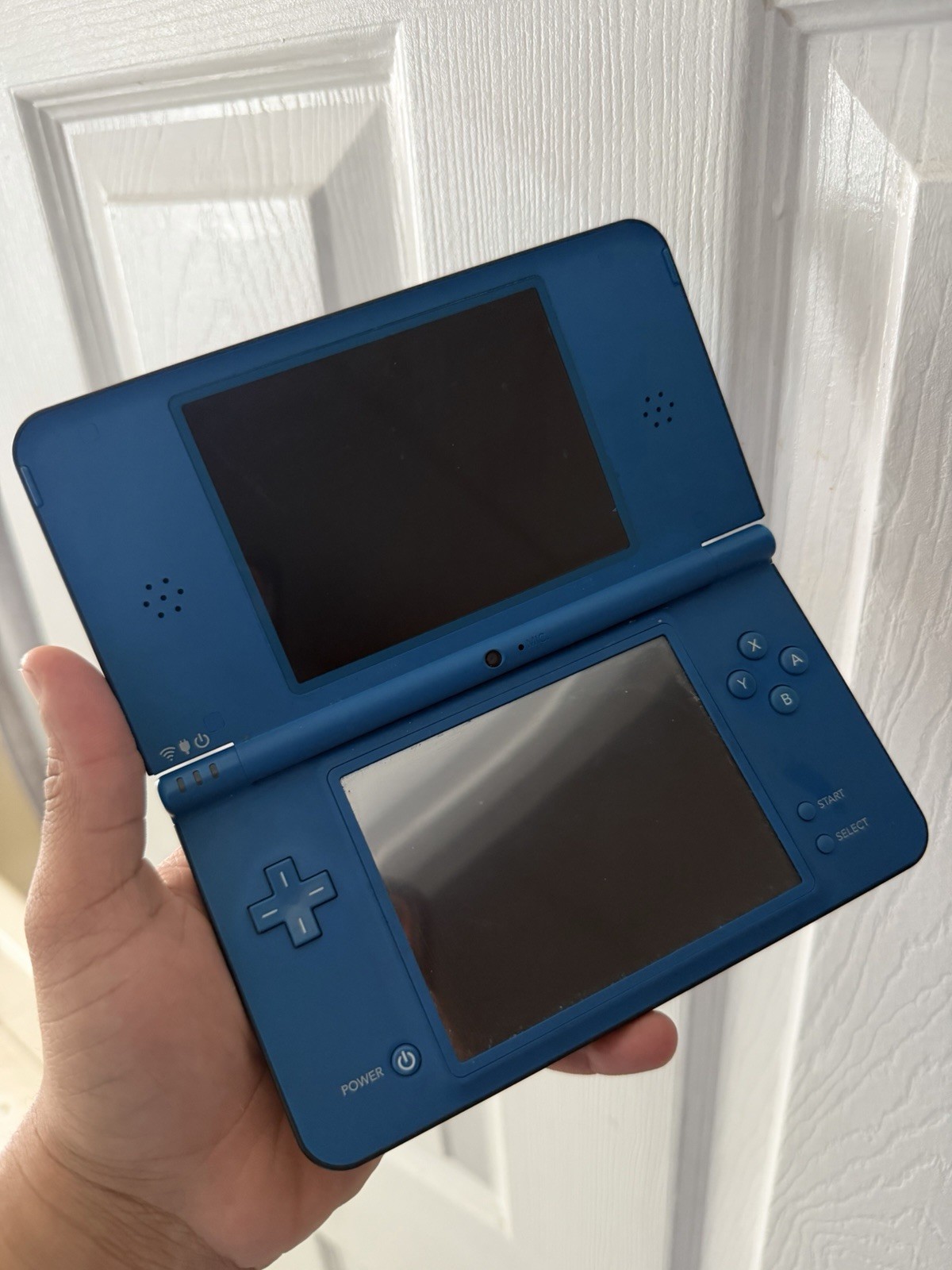 Nintendo DSi XL Handheld System – Midnight Blue Read Description