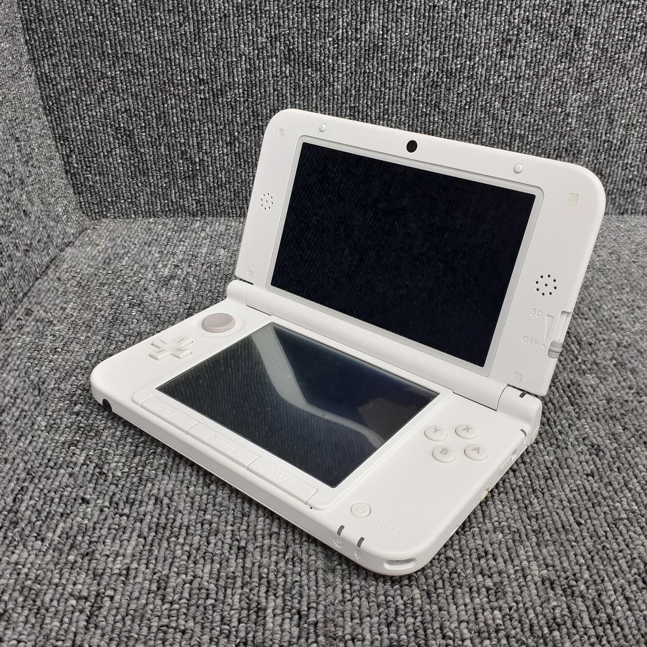 NINTENDO SPR-001 3DSLL