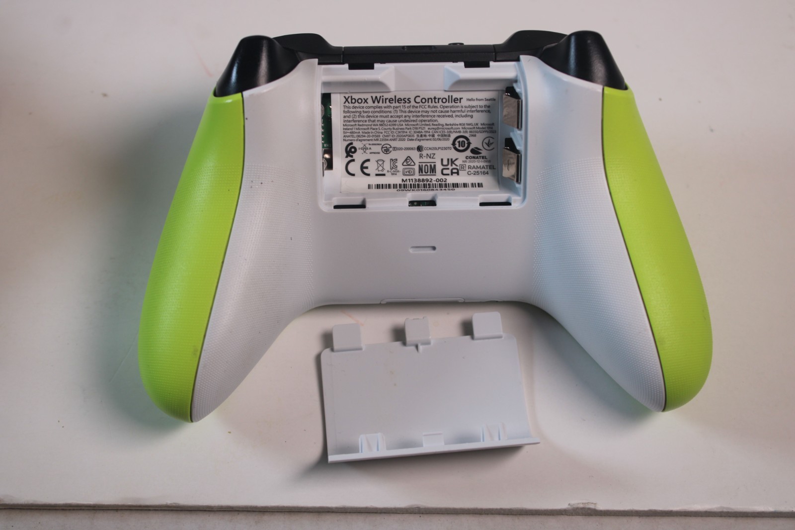 Microsoft Xbox One Model 1540 Console Bundle 500 GB, controller, game, cords
