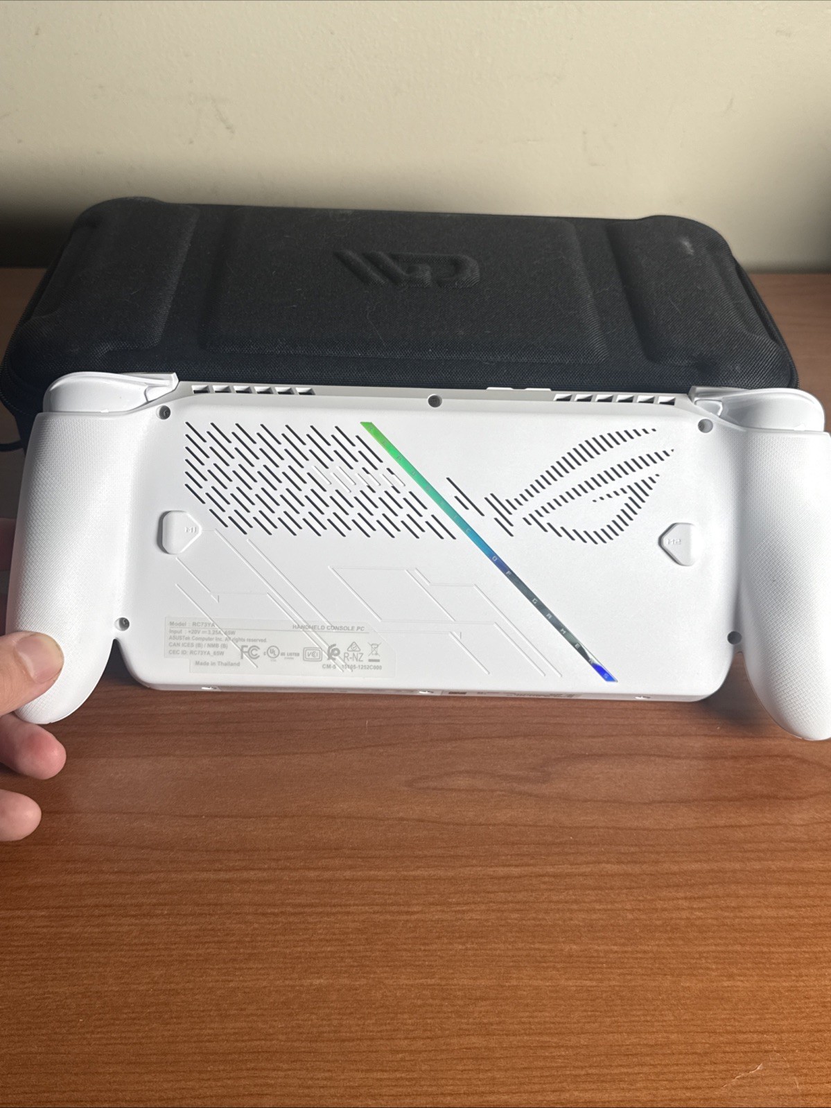 Asus ROG Xbox Ally 7″ AMD Ryzen Z2 A 16GB RAM 512GB White RC73YA W/ Case