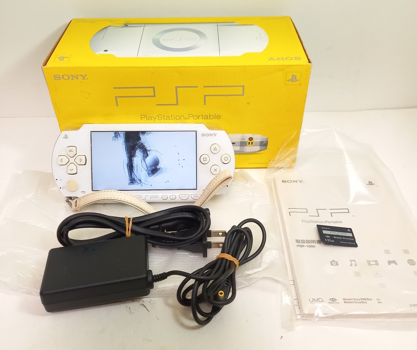 Sony Playstation Portable Game Console White color W/Charger Box Instruction