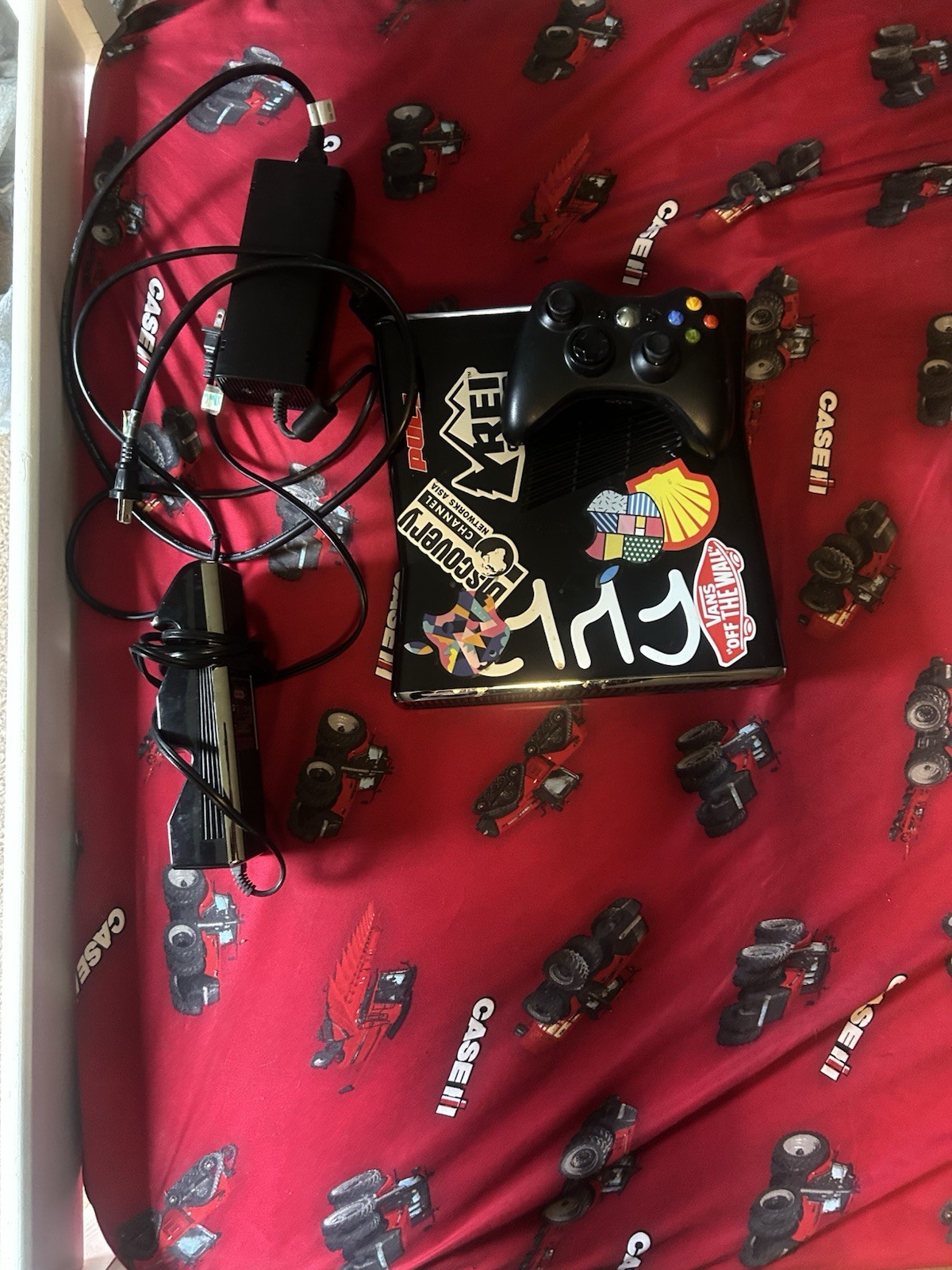 Xbox 360 With Connect, 1 Remote And Charger. *360 Not Working But Will Turn On