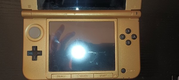 Broken 3DS XL The Legend of Zelda A Link Between Worlds Limited Edition Gold