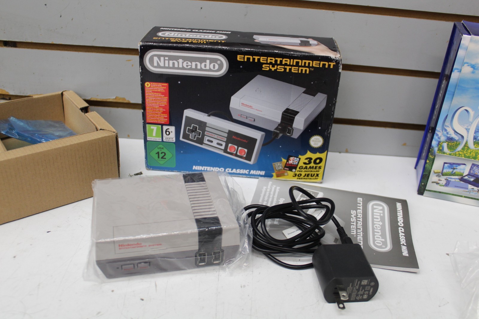 Nintendo NES Mini Classic Edition Console with 30 built-in Games NO CONTROLLER