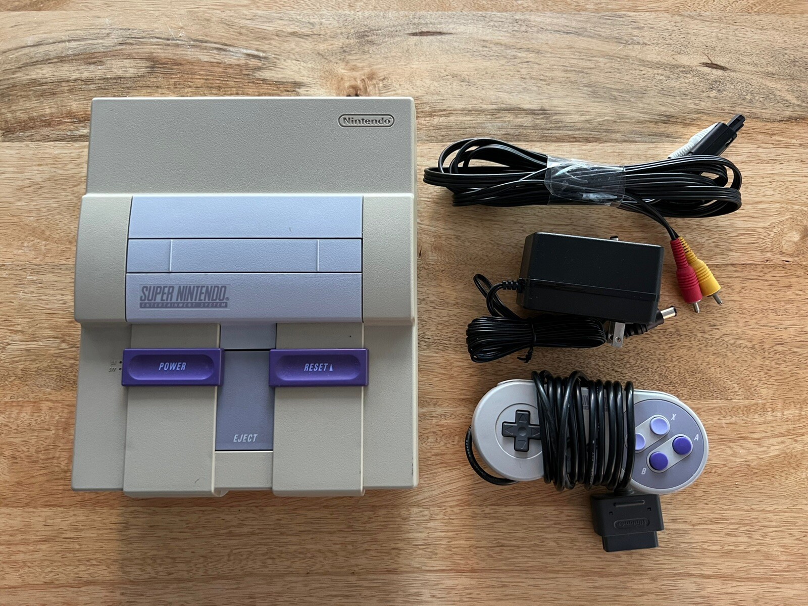 Super Nintendo Entertainment System Orig SNES Console, 2 games Super Mario Bros