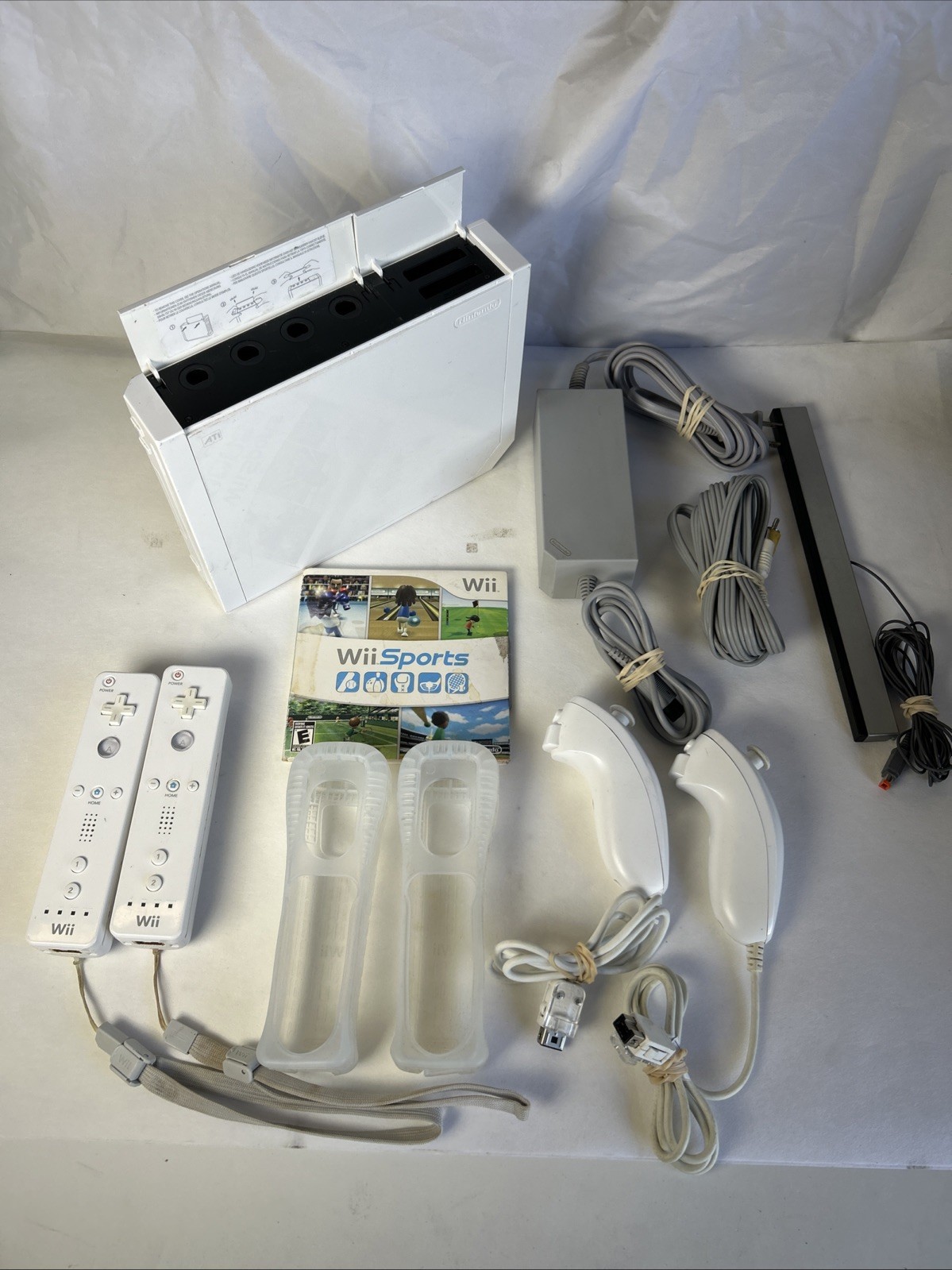 Nintendo Wii Sports RVL-001 Complete White Console Bundle All OEM 2 Controllers