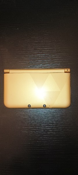 Broken 3DS XL The Legend of Zelda A Link Between Worlds Limited Edition Gold