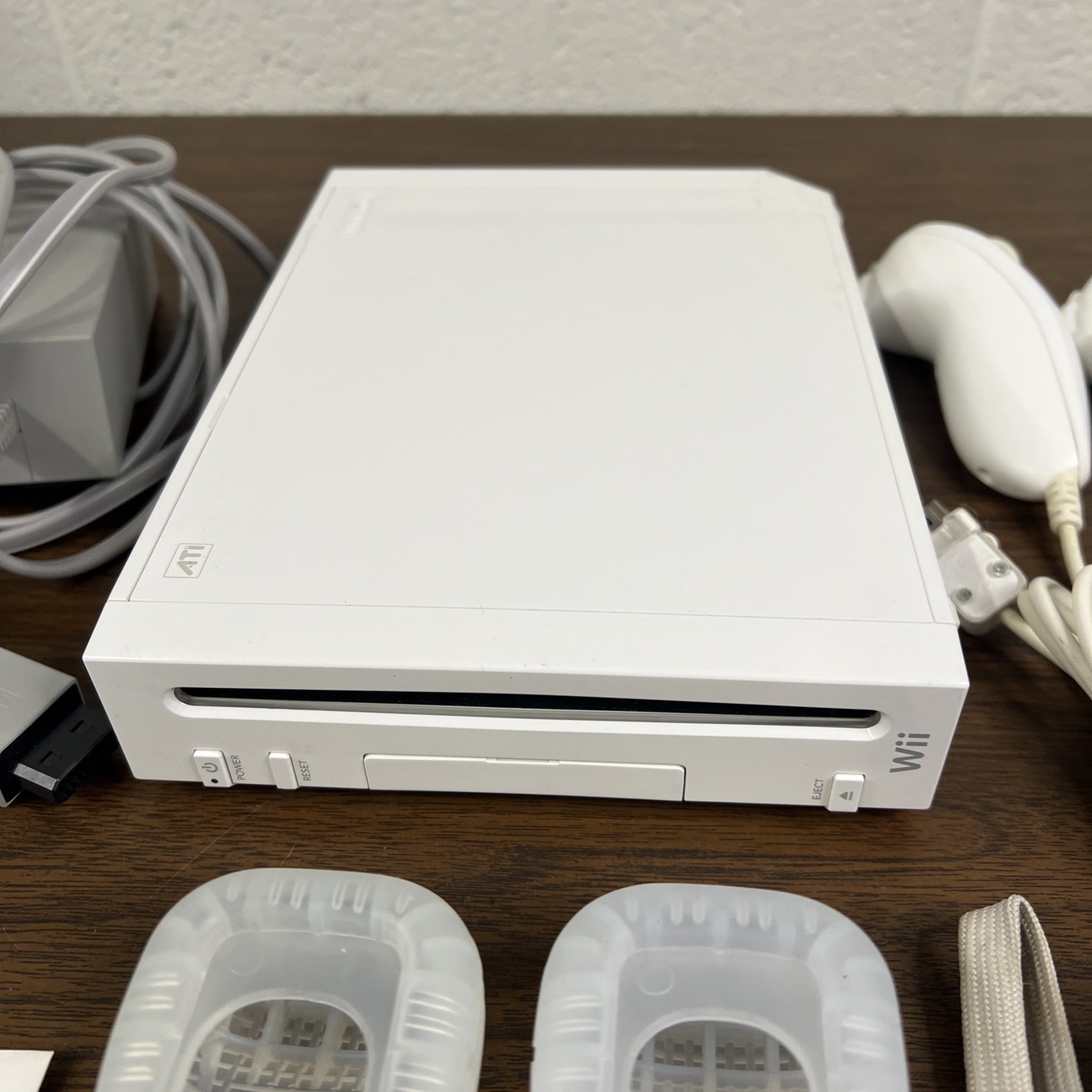 Nintendo Wii Console Bundle White RVL-001 + Wii Sports + 2 Remotes Tested Works