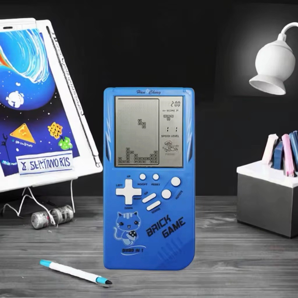 Retro 3.5” LCD Handheld Game Console 23 Classic Games Portable Battery Powered
