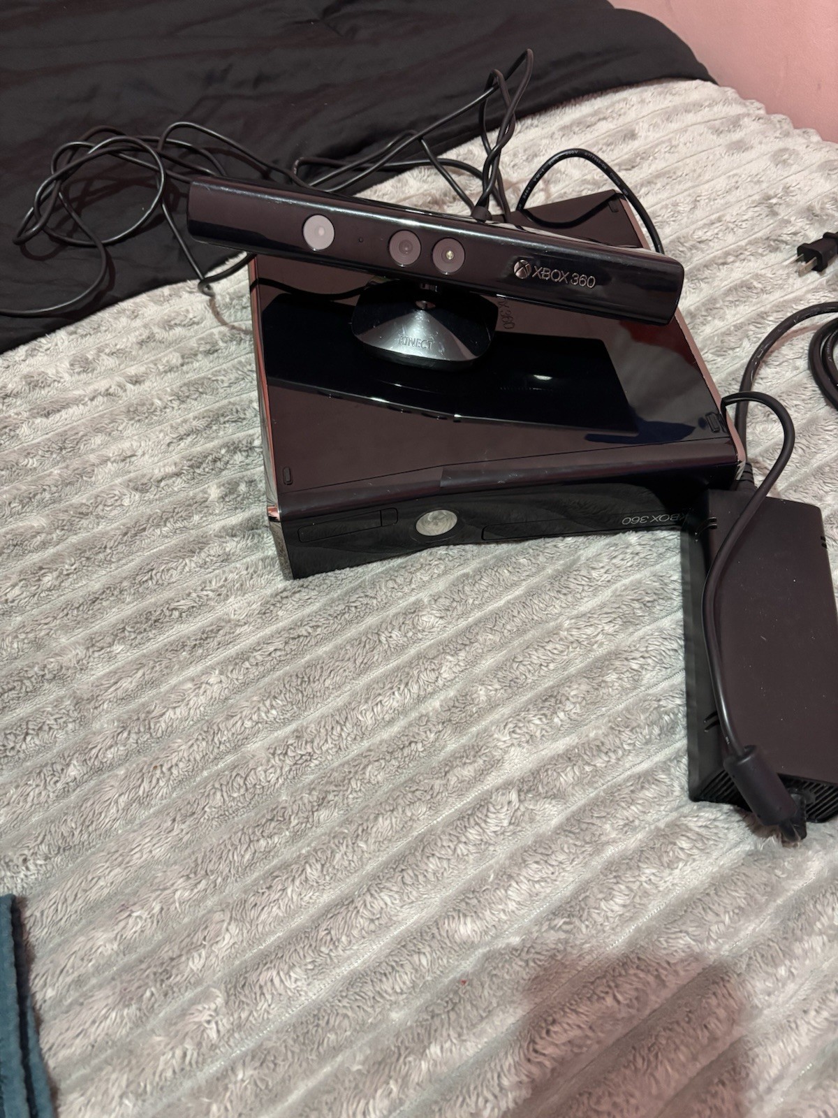 Microsoft Xbox 360 S Black Console with Kinect Sensor & Wi-Fi Capability